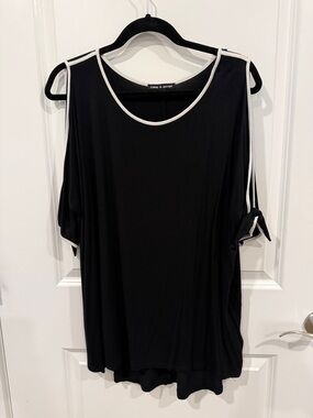 Cable & Gauge Black Cold-Shoulder Tunic with White Trim